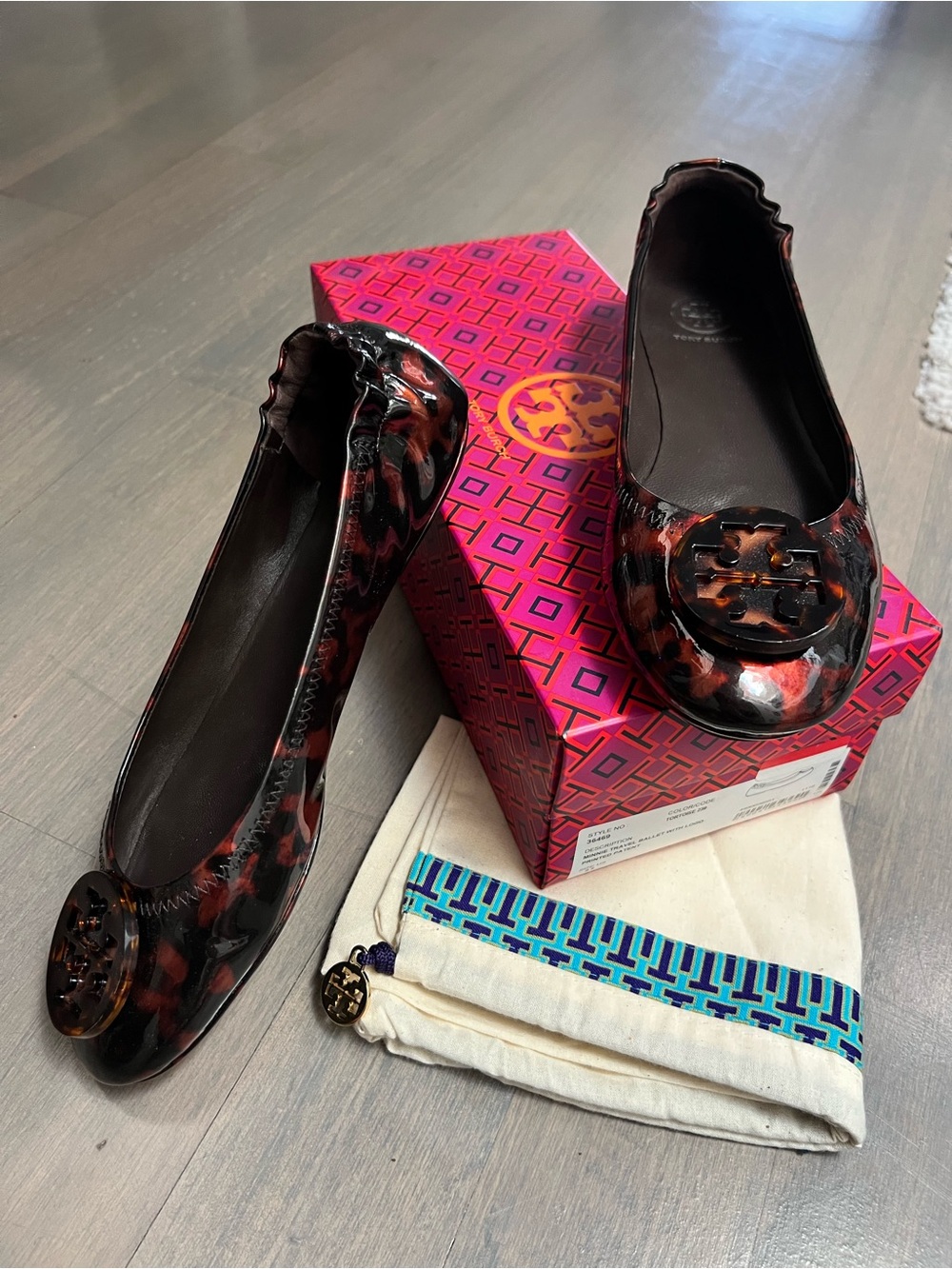 Like NEW! Tory Burch Tortoise Patent Leather Logo Ballet Flats in Brown & Black